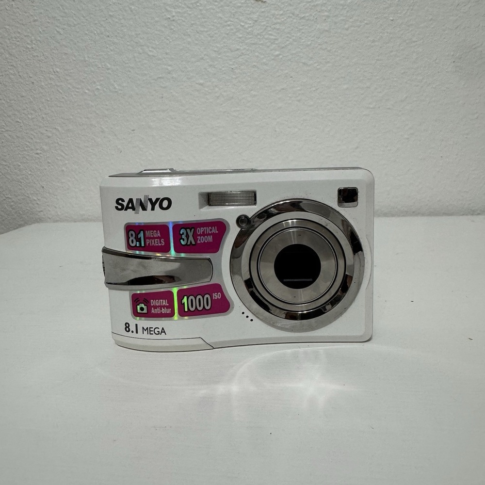 Sanyo S870 8.1MP Digital Camera White - WARPED DISPLAY‎